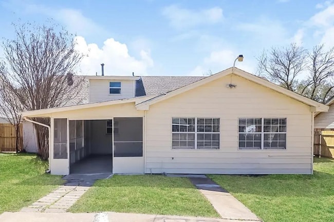 Building Photo - 1807 Rosewood Ln