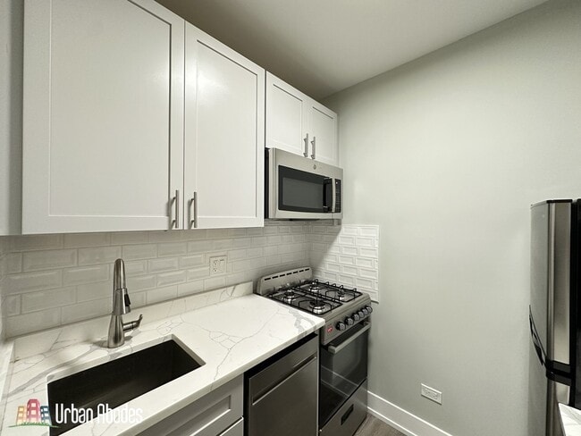 Building Photo - 503 W Belmont Ave