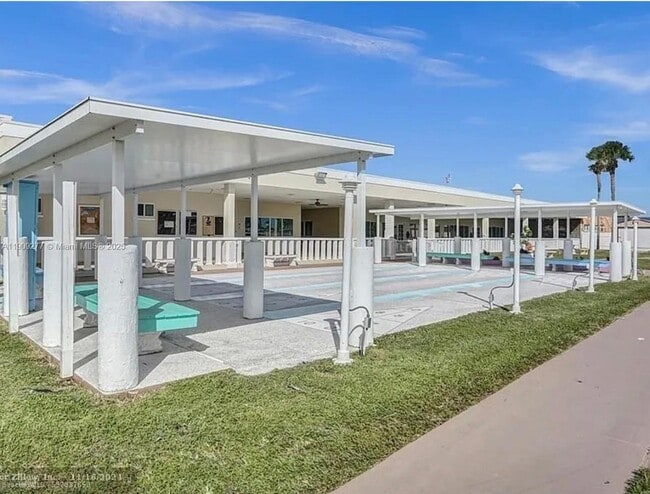 Foto del edificio - 5470 SW 25th Way