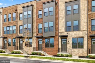 Building Photo - 828 Watts St