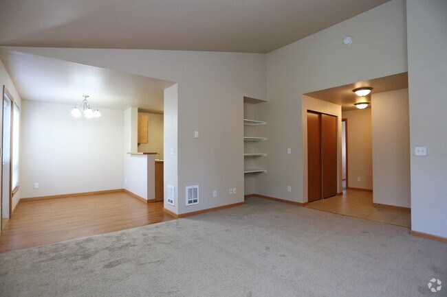 Panorámica del piso superior - sala de estar - Harbor Pointe Apartments