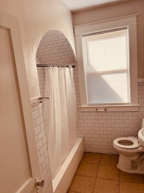 Bañera / ducha - 749 Dickinson St