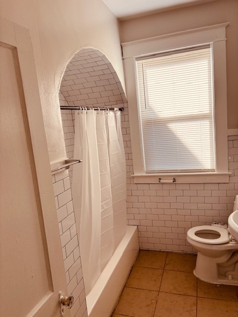 Bathtub / shower - 749 Dickinson St