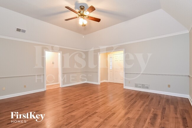 Foto del edificio - 6464 Evergreen Dr