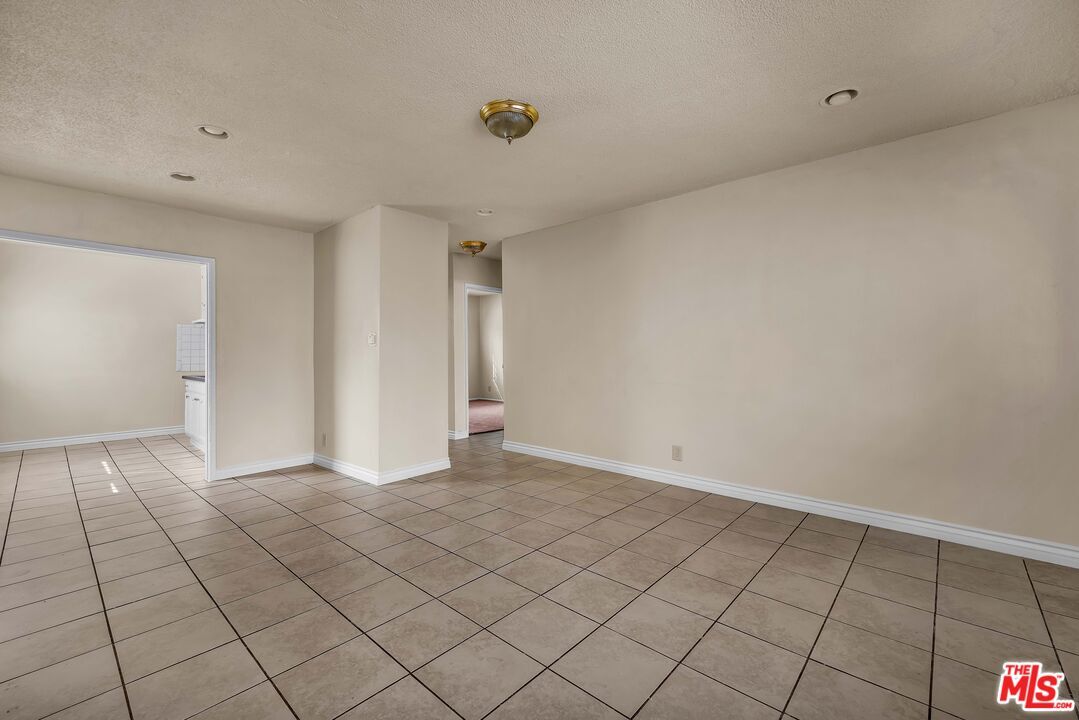 Primary Photo - 225 W 75th St