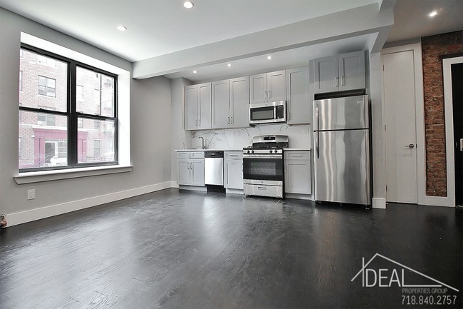 Building Photo - NO FEE Charming 1 Bedroom in Crown Heights