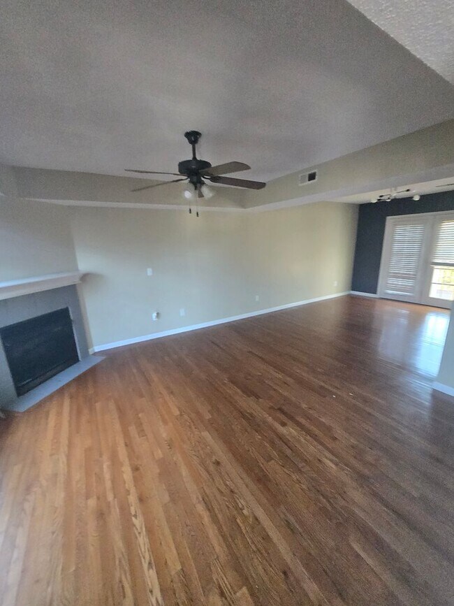 Foto del edificio - Spacious 2-Bedroom Condo in Johnson City