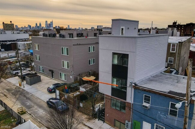 Foto del edificio - 3 br, 3 bath Duplex - 2430 WATERLOO ST Unit 2