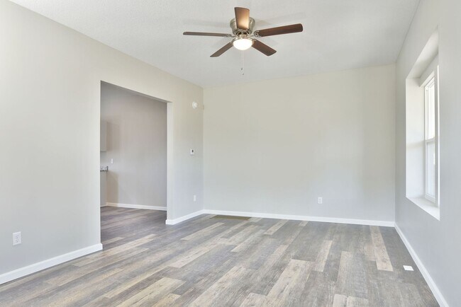 Building Photo - DM2 Investments LLC-210 - 218