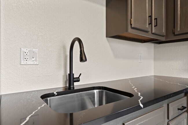 Building Photo - 803 Edgewater