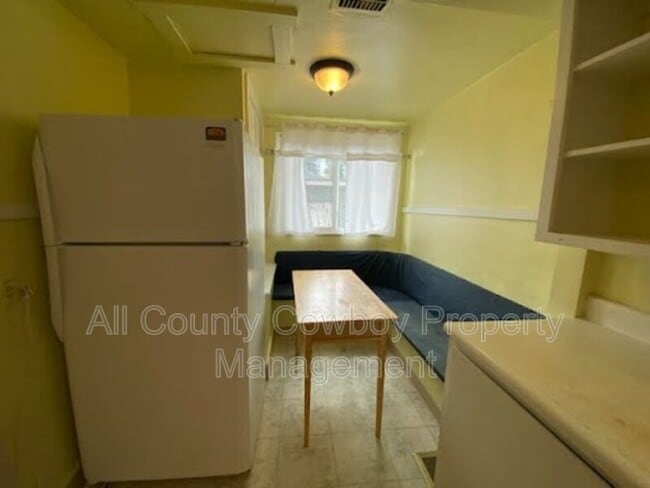 Building Photo - 706 S 16th St