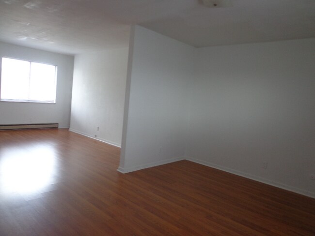 Foto del edificio - 712 Cedar Dr