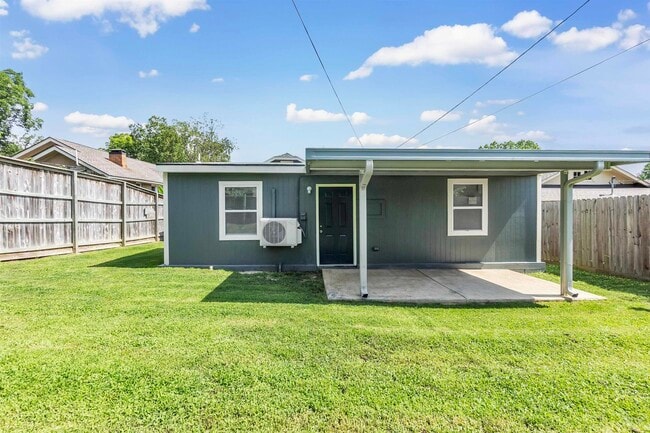 Foto del edificio - 2245 Monroe Ave