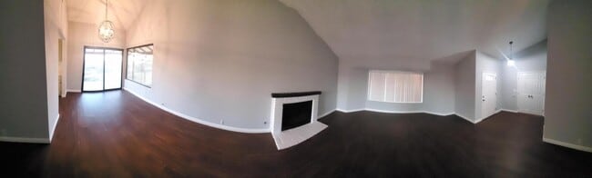 Building Photo - 2748 Delmar Ave