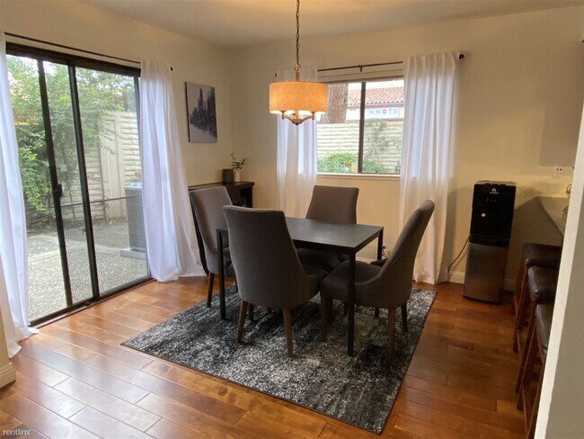 Foto del edificio - 3 br, 2.5 bath Townhome - 1965 Dry Creek Road
