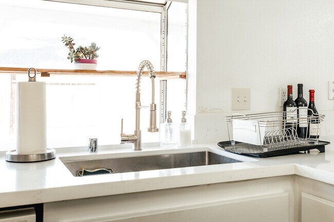 Kitchen - 755 W Avenue H2