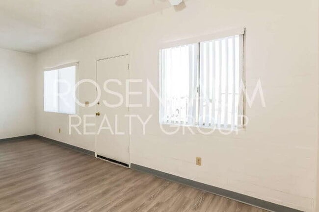 Foto del edificio - 1518 E Hedrick Dr