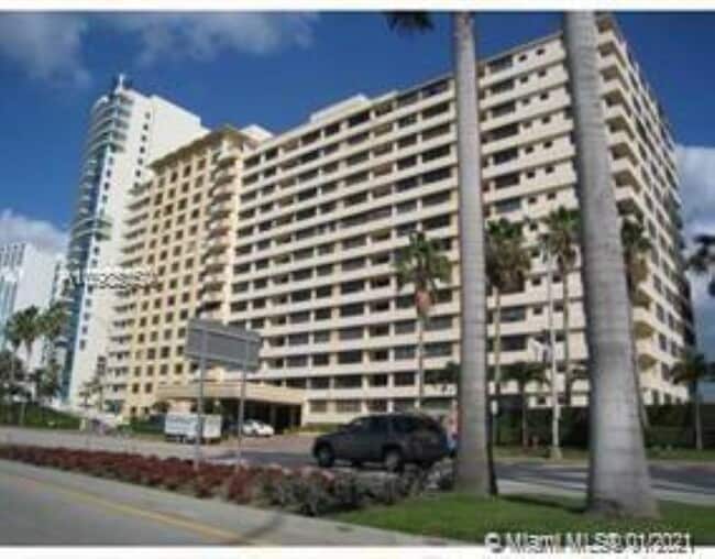 Building Photo - 5005 Collins Ave