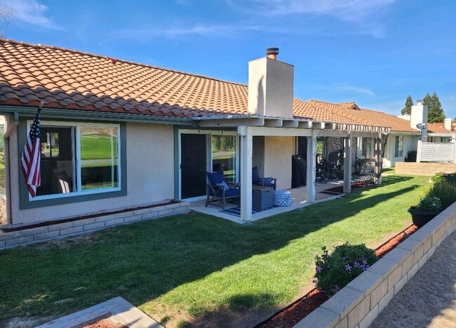 Building Photo - 3 Bedroom 2 bath with 2.5 car garage.