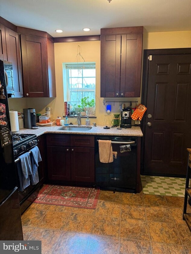 Photo - 435 Mercy Street -
