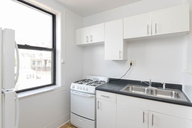 Foto del edificio - 2334.5 N Spaulding Ave