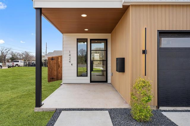 Building Photo - 1424 Canada Dr