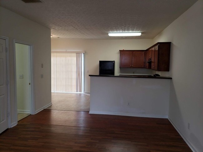 Foto del edificio - MOVE IN READY