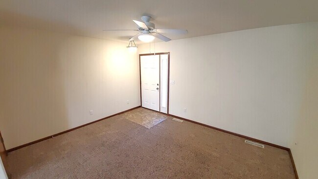 Building Photo - 1829 Rosehill Dr SW