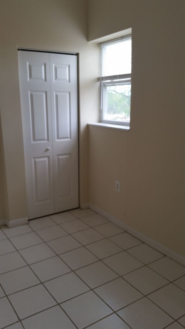 Building Photo - 1113-1113 19th St NE