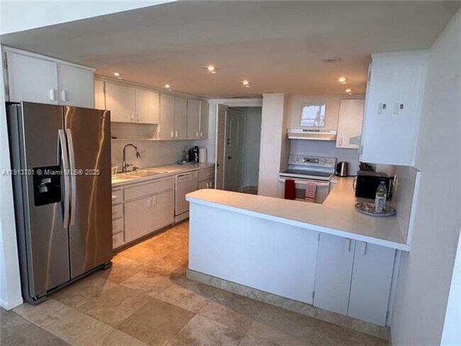 Foto del edificio - 200 Ocean Ln Dr