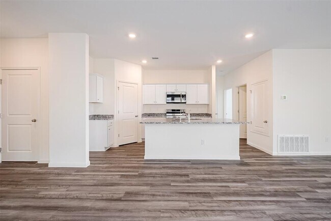 Building Photo - 391 Wren Ln