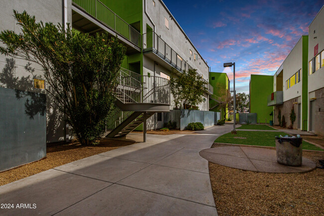 Building Photo - 1111 W University Dr