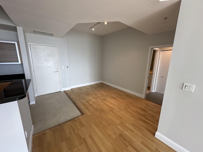 Building Photo - 1551 N Flagler Dr
