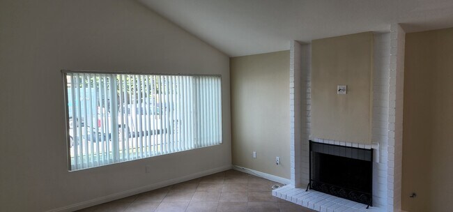Building Photo - 16571 Regina Cir