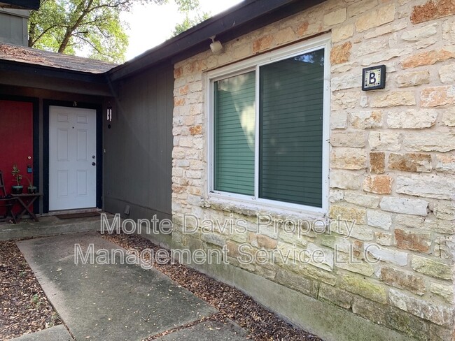 Building Photo - 9507 Nightjar Dr