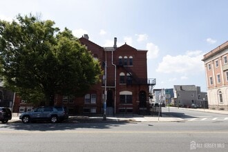 Building Photo - 222 Broadway