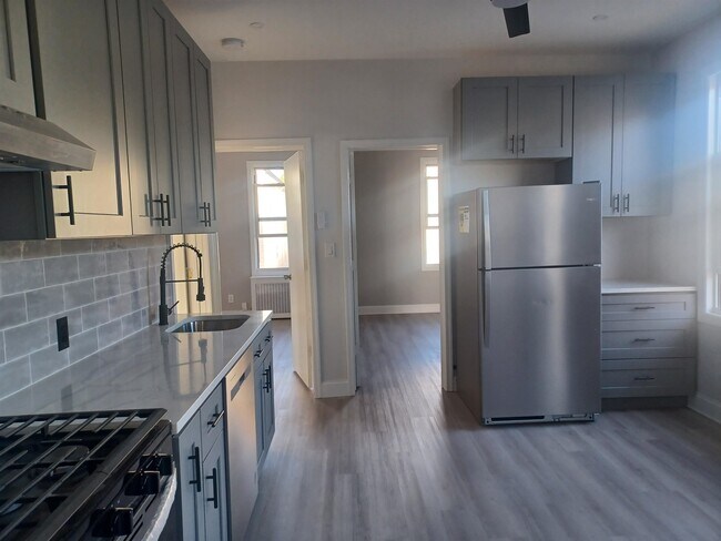 Building Photo - 127 W 13th St