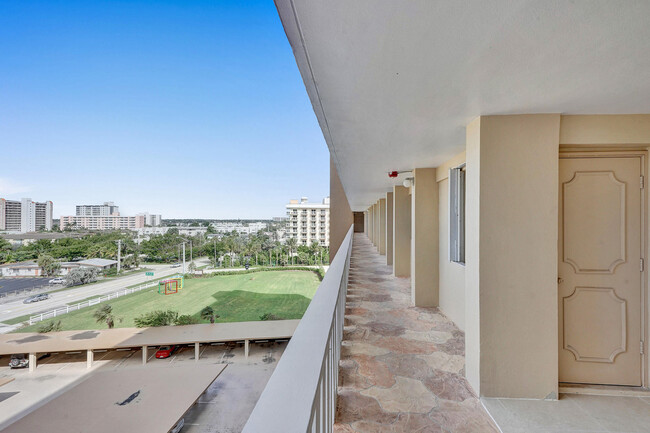 Foto del edificio - 1012 N Ocean Blvd