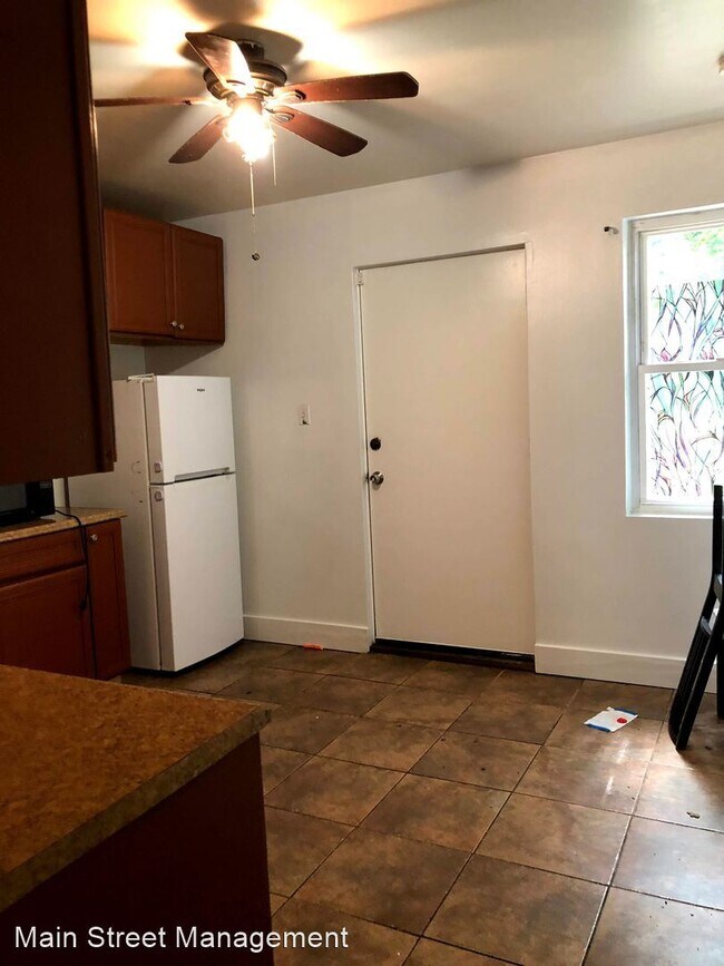 Building Photo - 3 br, 1 bath House - 818 Walnut Street