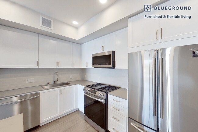 Foto del edificio - 185 S State College Blvd
