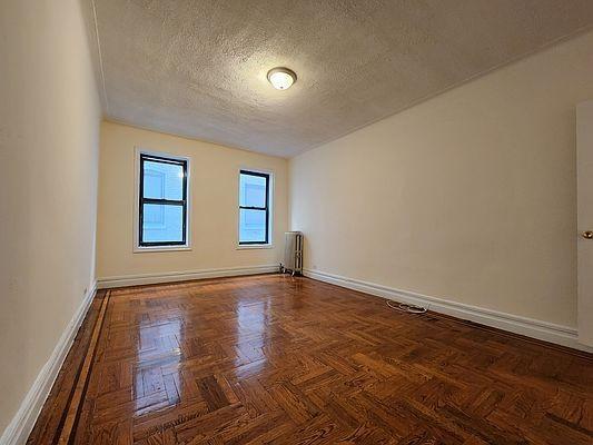 Foto del edificio - 2 bedroom in BRONX NY 10467