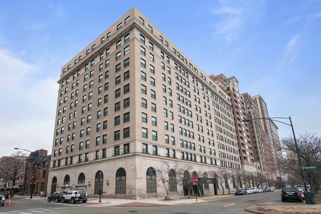 Primary Photo - 2100 N Lincoln Park W