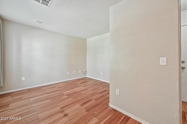 Foto del edificio - 9233 E Neville Ave