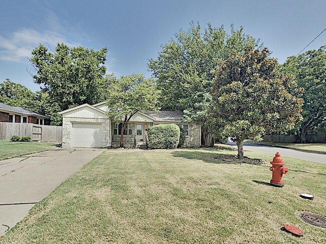Foto del edificio - 3 Bedroom 1 Bath Home With 1 Car Garage In...