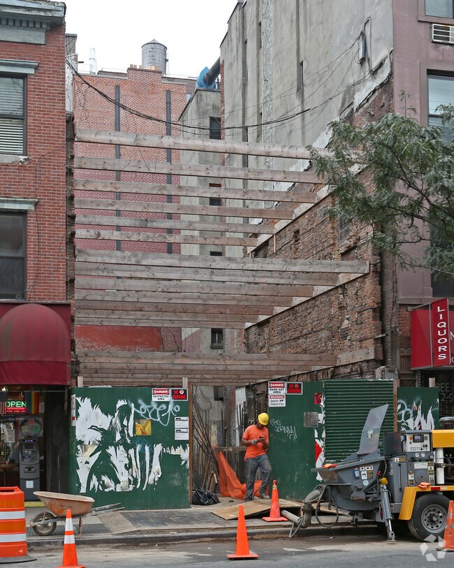 Building Photo - 192 E 8th St