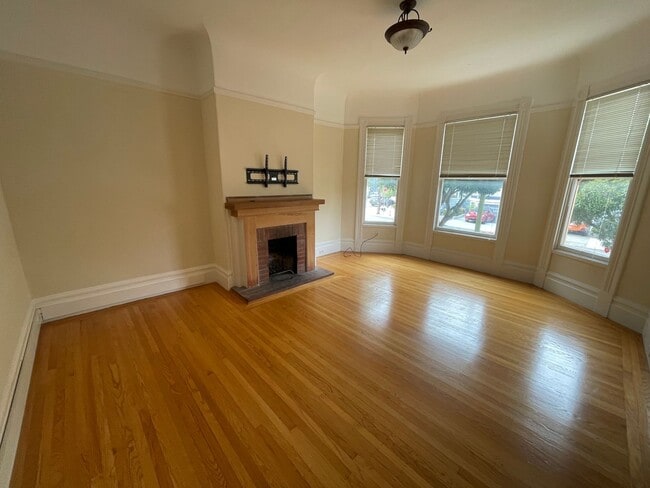 Charming Inner Richmond Gem: Spacious 1BR w/ Laundry On-Site, and Parking Included! - Charming Inner Richmond Gem: Spacious 1BR w/ Laundry On-Site, and Parking Included! House