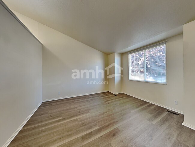 Foto del edificio - 68 E 350 S