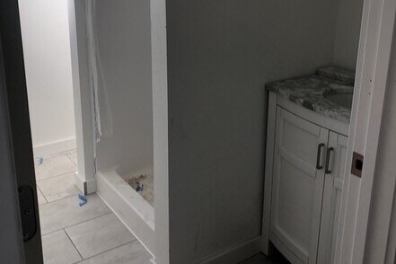 Master bathroom - 1030 S Catlin St
