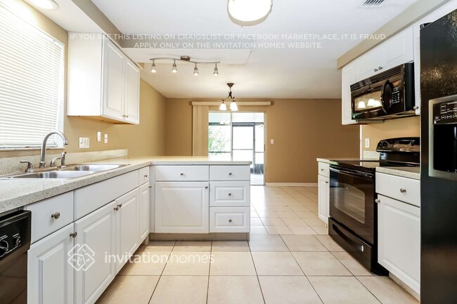 Foto del edificio - 16006 Sagebrush Rd