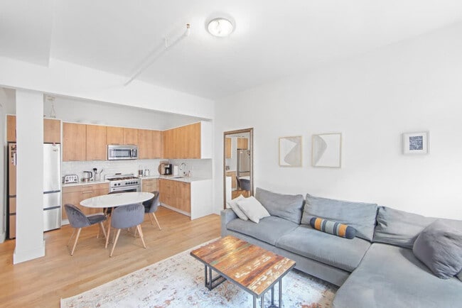 Building Photo - 519 W 45th St